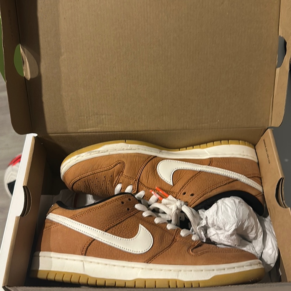 Nike SB Dunk Low 9 Mens/ 10.5 Womens